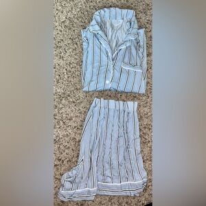 Women’s Victoria's Secret Blue and White Striped Pajama Set size XL